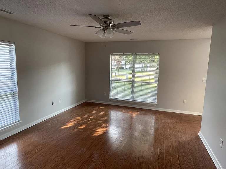 2704 Holmes Ct N — Photo 25