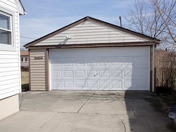 3rd image of 25182 Dodge St