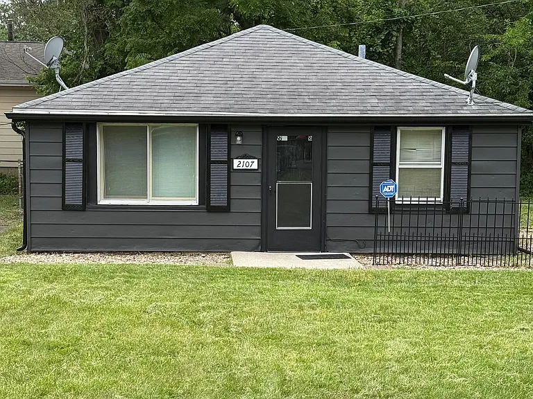 2107 N Lehman Rd — Photo 1