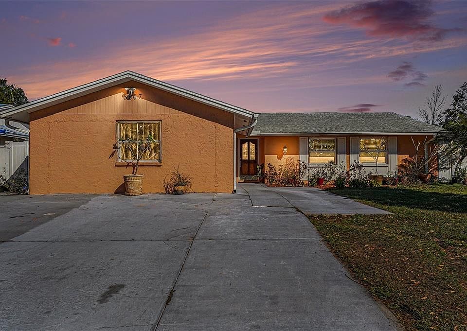 1st image of 6807 DICKINSON COURT