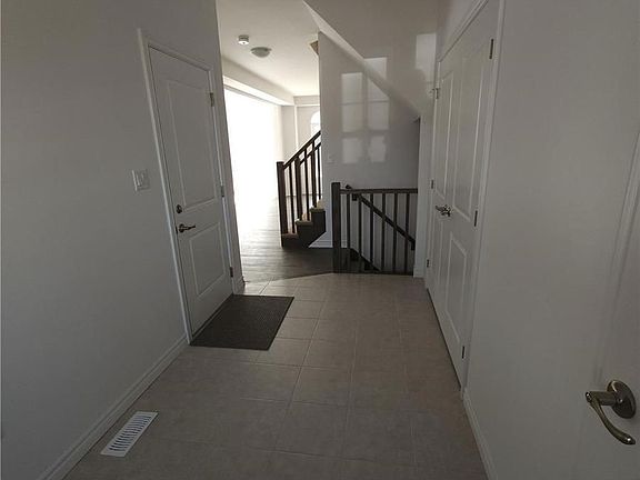 4th image of 451 Blackburn Dr