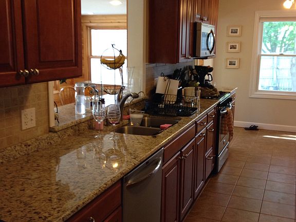 Kitchen and Breakfast Bar