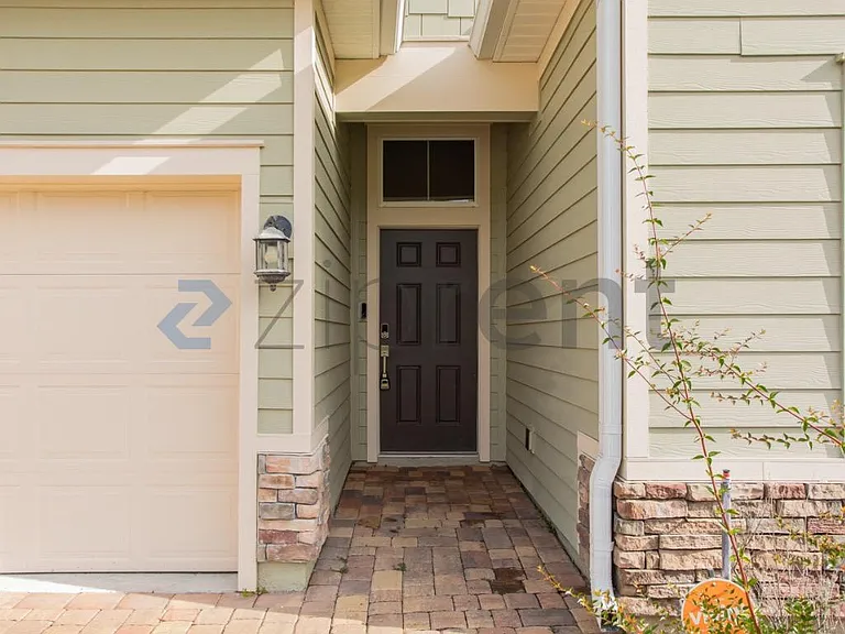 2116 Amberly Dr — Photo 3