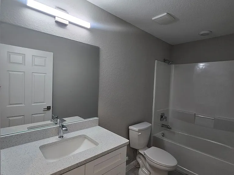 4309 NE 20th Ct — Photo 24