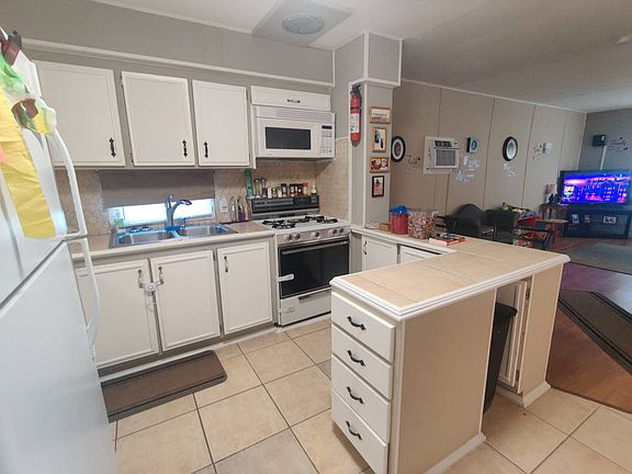 4th image of 4000 24th St N #911