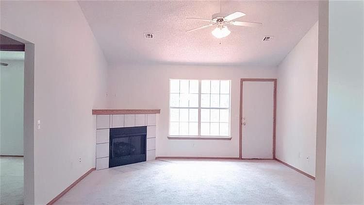 2nd image of 1608 Crescent St