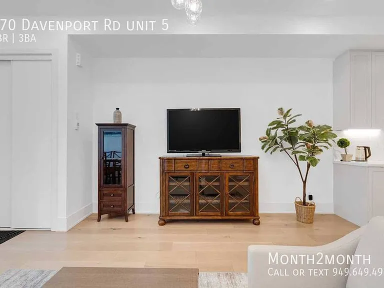 270 Davenport Rd #5 — Photo 3