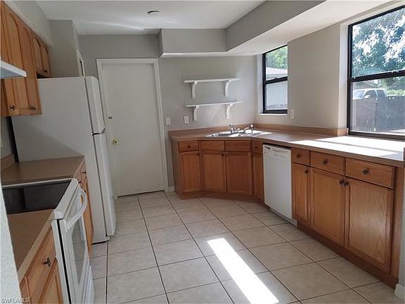 4th image of 27276 Pinecrest Ln