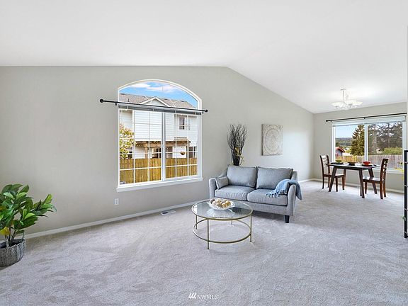 3rd image of 535 SW Stroops Dr
