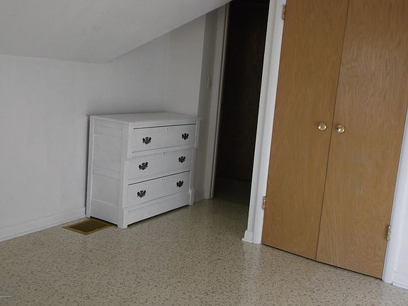 5th image of 91 E 35th St