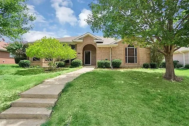 827 Cornell Ln — Photo 10