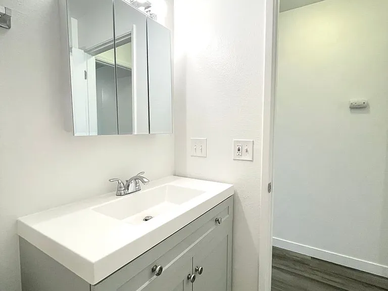 Welcome to a prime West Seattle community designed for convenient and comfortable living — Photo 21