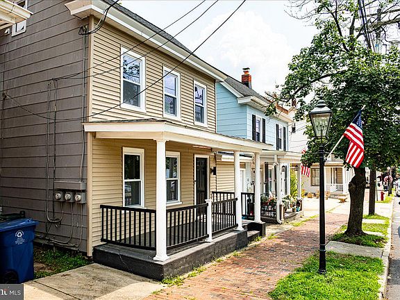 3rd image of 60 Hanover St