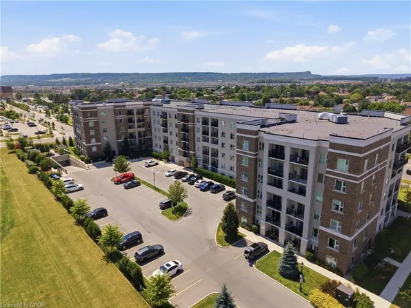 610 Farmstead Dr #126, Milton, ON L9T 8X5