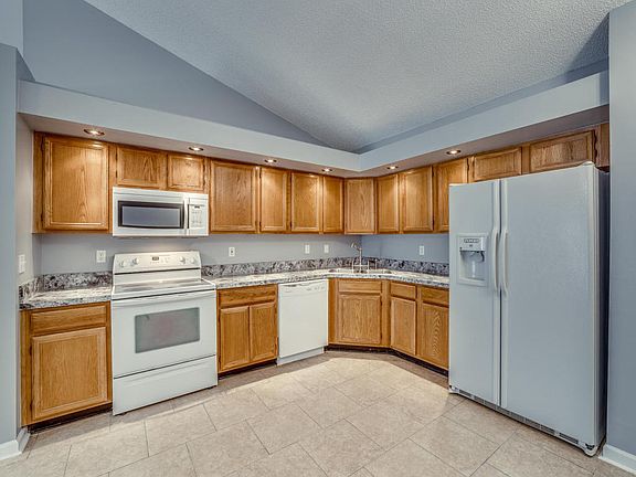 5th image of 1852 Mackenzie Ct N