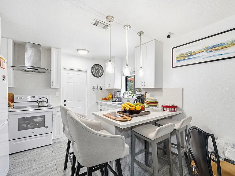 1320 SW 34th Ave #2 — Photo 5