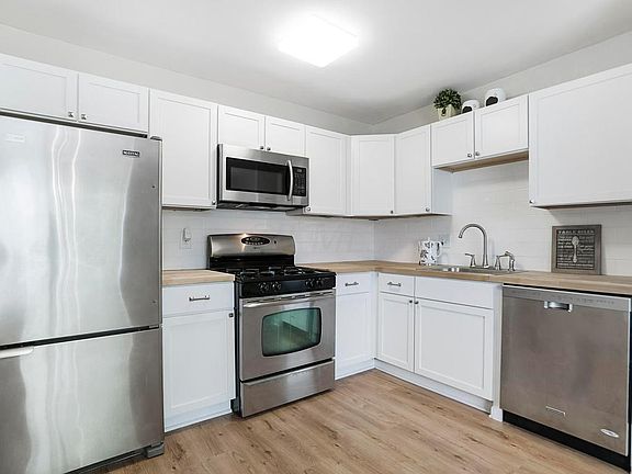 5th image of 1043 Pleasant Dr