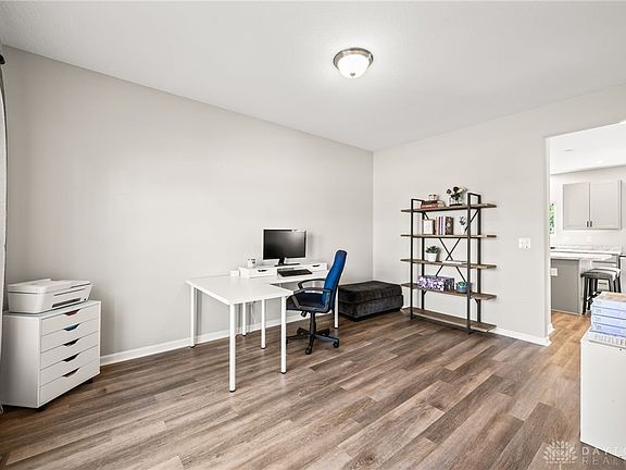 5th image of 709 Emerald Dr