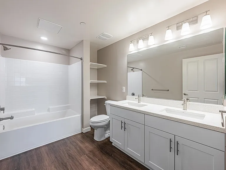 Los Alamitos Luxury Apartments — Photo 88
