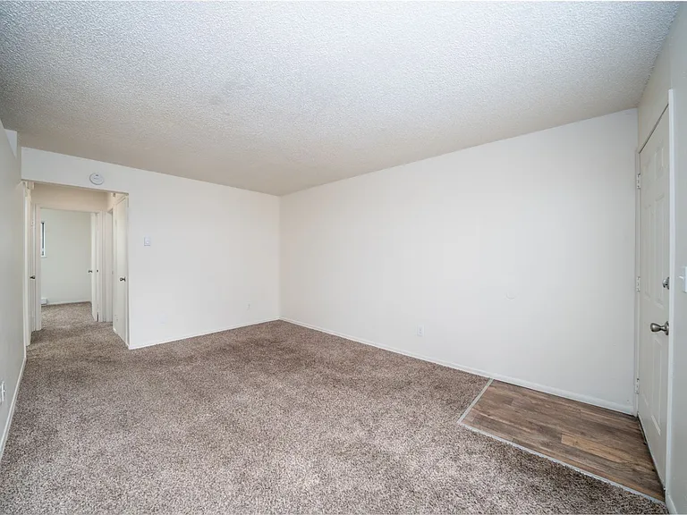 Wetherburne Square Townhomes — Photo 17