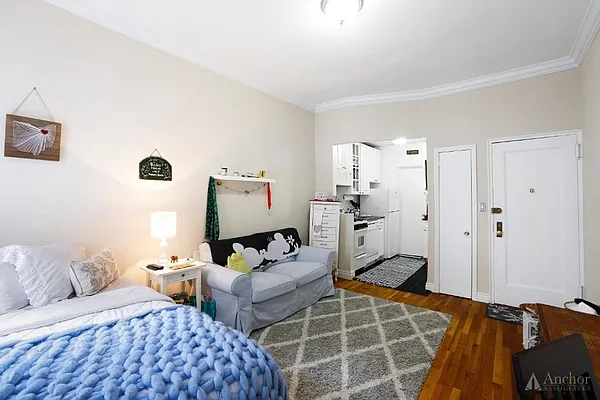 Rented by Anchor Associates | media 22