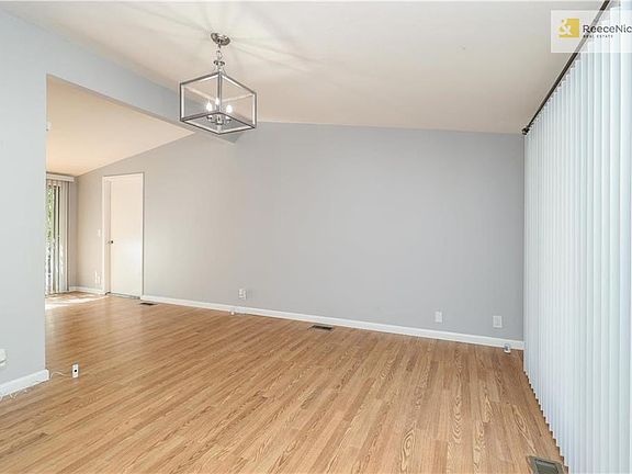 5th image of 8405 E 93rd St