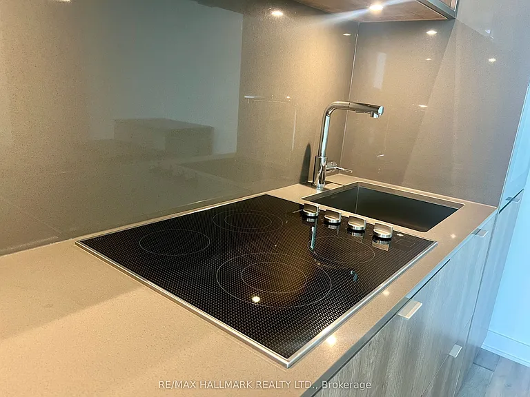 11 Yorkville Ave #3310 — Photo 6