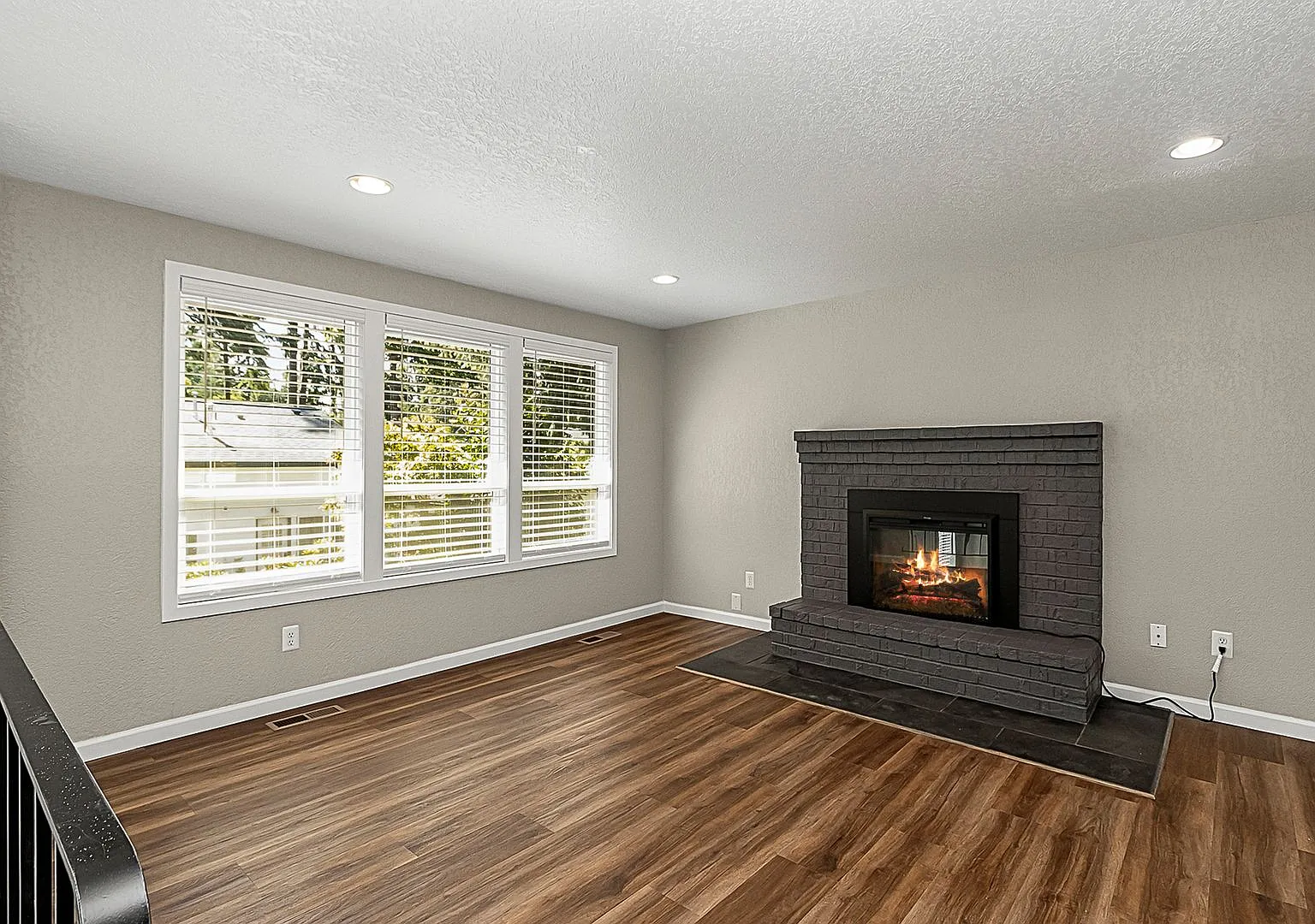 Desired Location in the heart of Shoreline — Photo 3