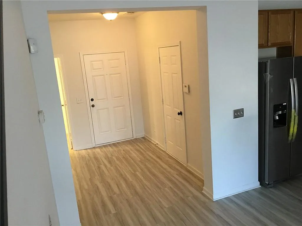 3 bed, 2.5 bath, 1676 sqft, $2,150 — Photo 3