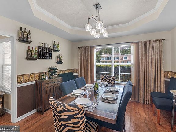 4th image of 300 Farm View Ct
