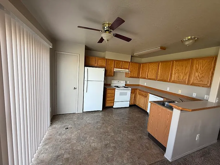 1611 E Coeur D Alene Ave — Photo 3