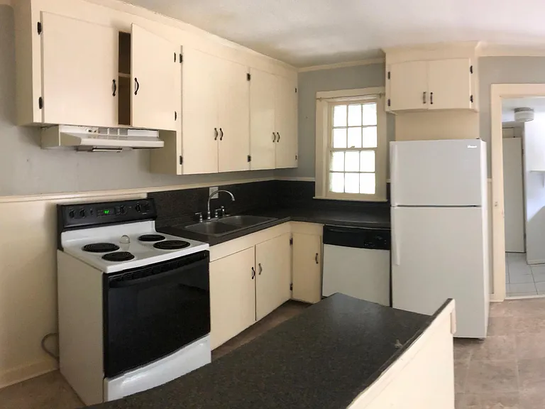 412 White Dr — Photo 3