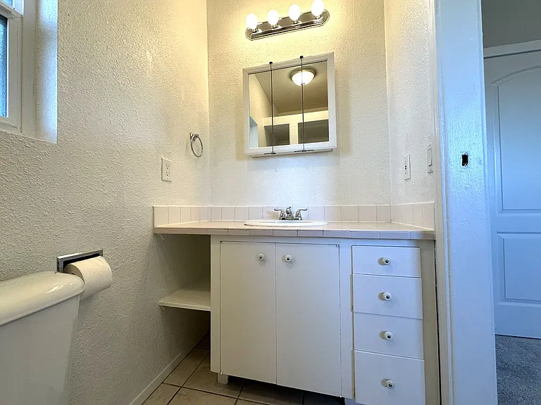 3202 Grand- 5 Unit — Photo 12