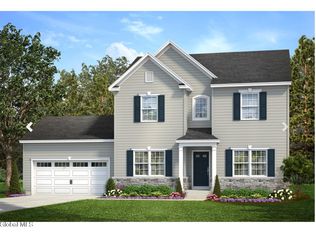 17 Fairmont Dr, Clifton Park, NY 12065