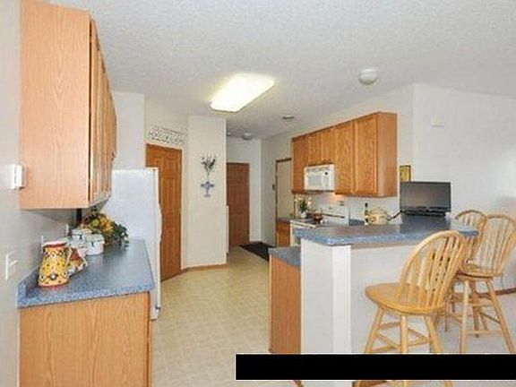 counter space with bar stools . Nice place for breakfast