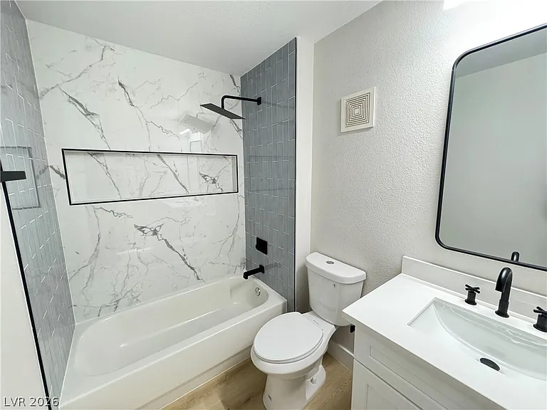 8464 Blue Island Ave — Photo 42