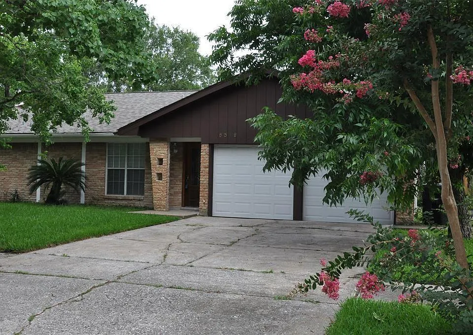 5519 Caversham Dr