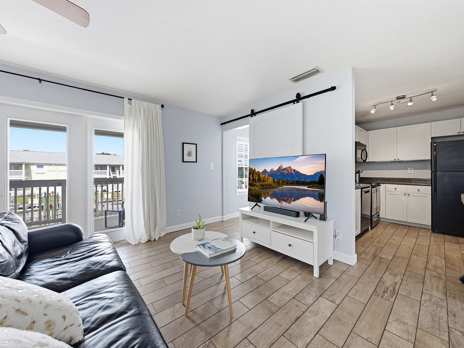 1 bed, 823 sqft, $2,500 — Photo 3