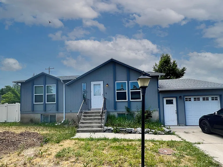10 Pinewood Dr — Photo 1