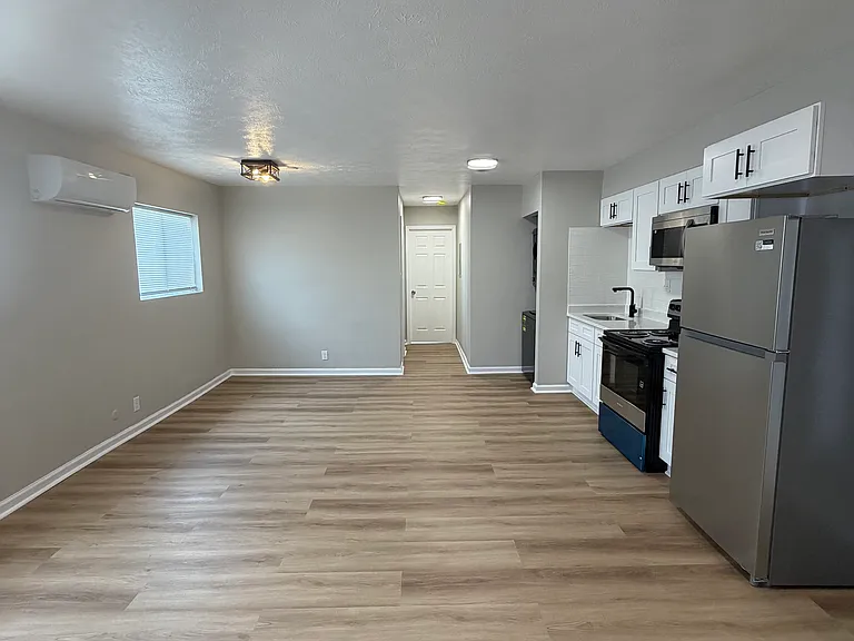 Bellagio East Living I — Photo 2