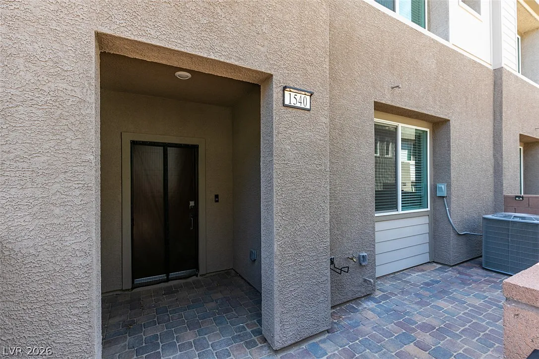 3 bed, 2.5 bath, 1784 sqft, $1,950 — Photo 2