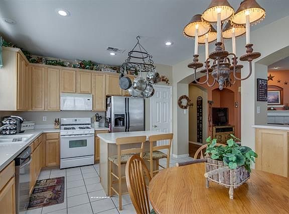 3rd image of 2480 Daybreak Dr