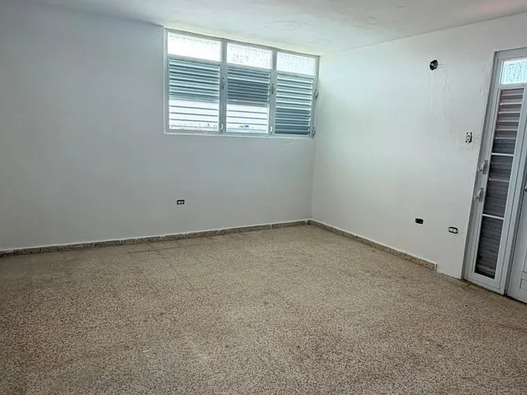 URB PASEOS REALES CASA D-9 CALLE MONARCA — Photo 8