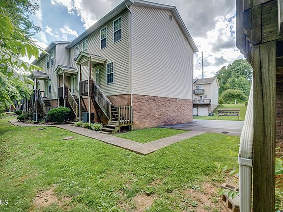 2nd image of 2305 Greenwood Dr Unit 21