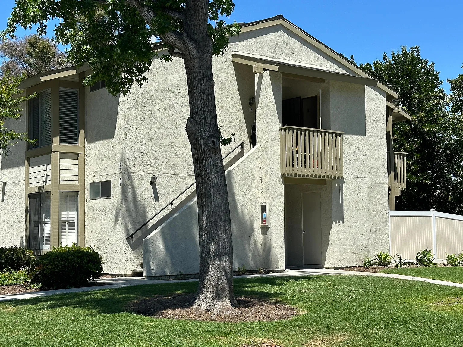 1 bed, 608 sqft, $2,400 — Photo 1