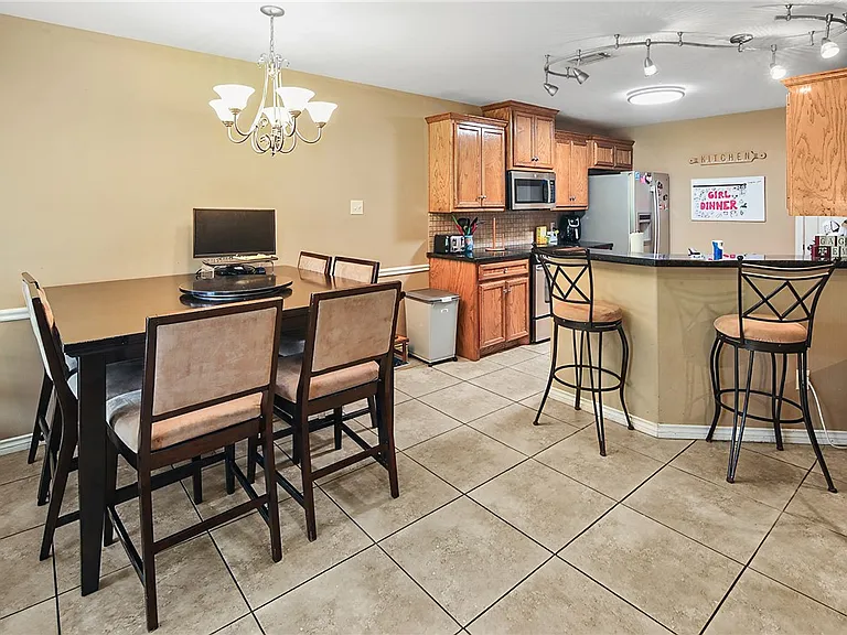 335 Robelmont Dr — Photo 8