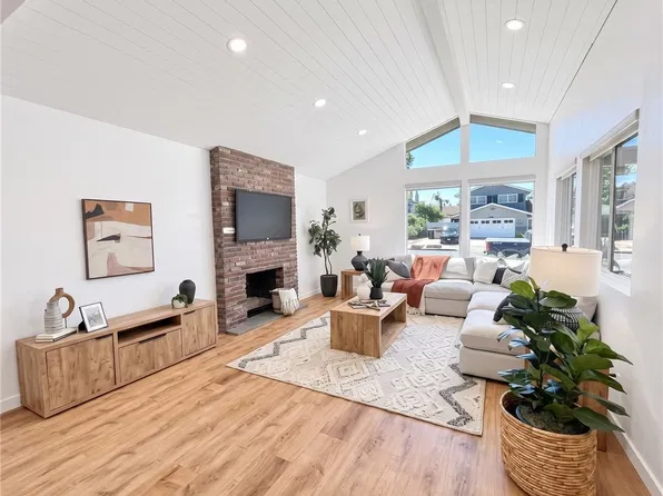1517 E Riverview Ave, Orange, CA 92865