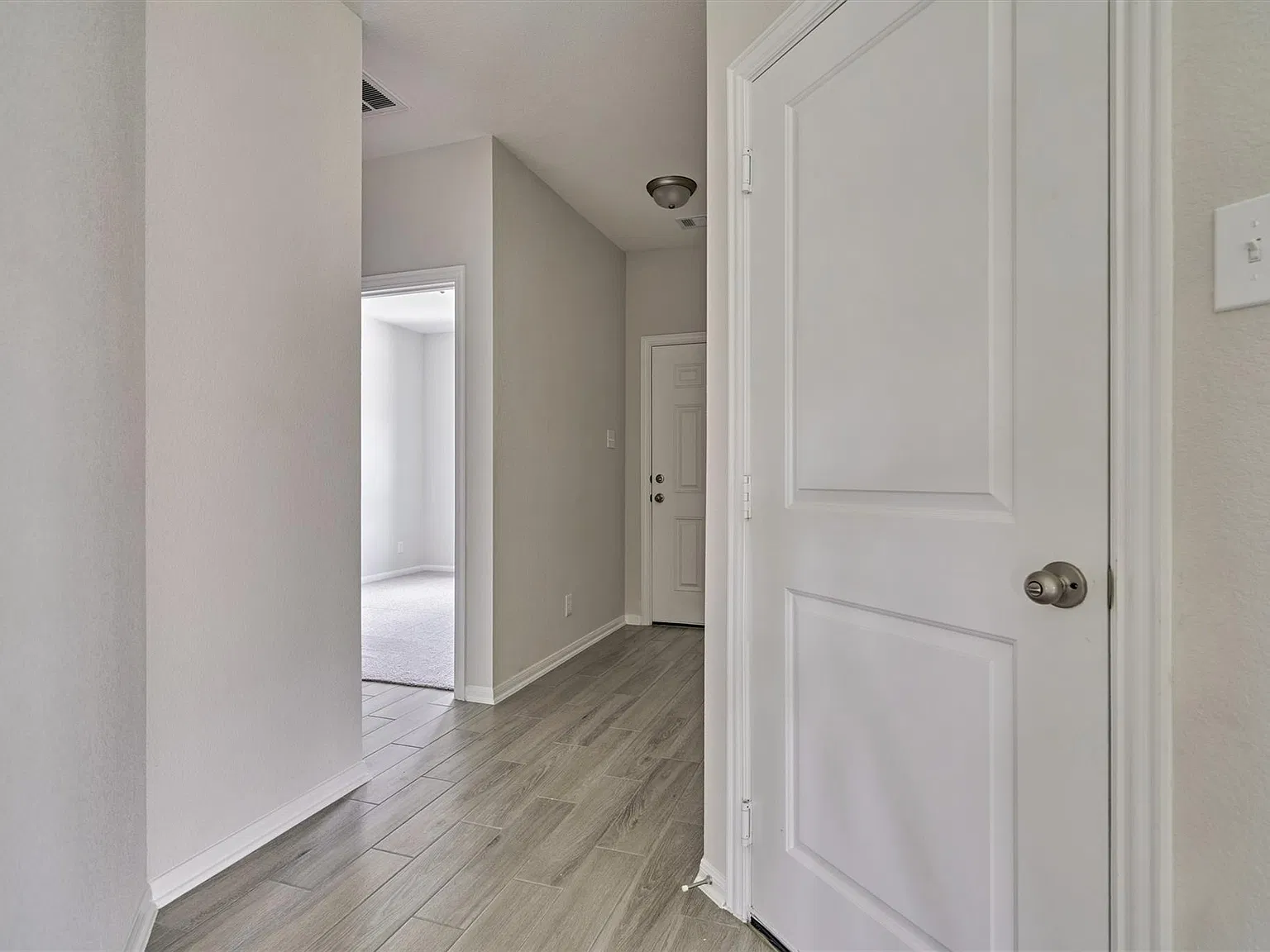 3 bed, 2.0 bath, 1915 sqft, $2,100 — Photo 4