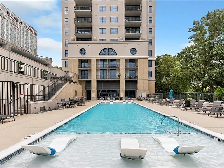 3040 Peachtree Rd NW #813 — Photo 28