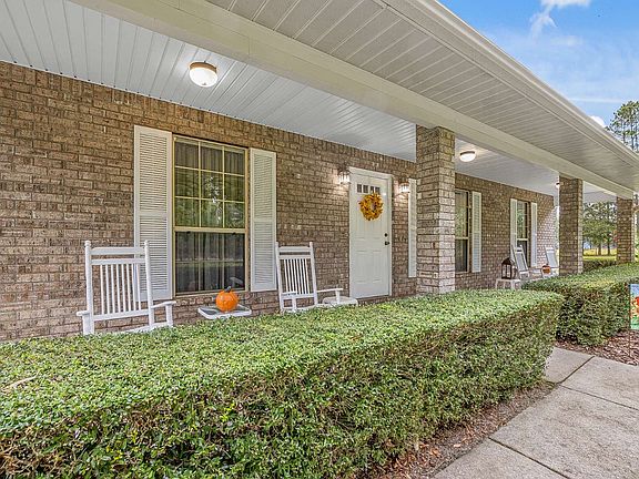 3rd image of 131 SE Leslie Wood Ln